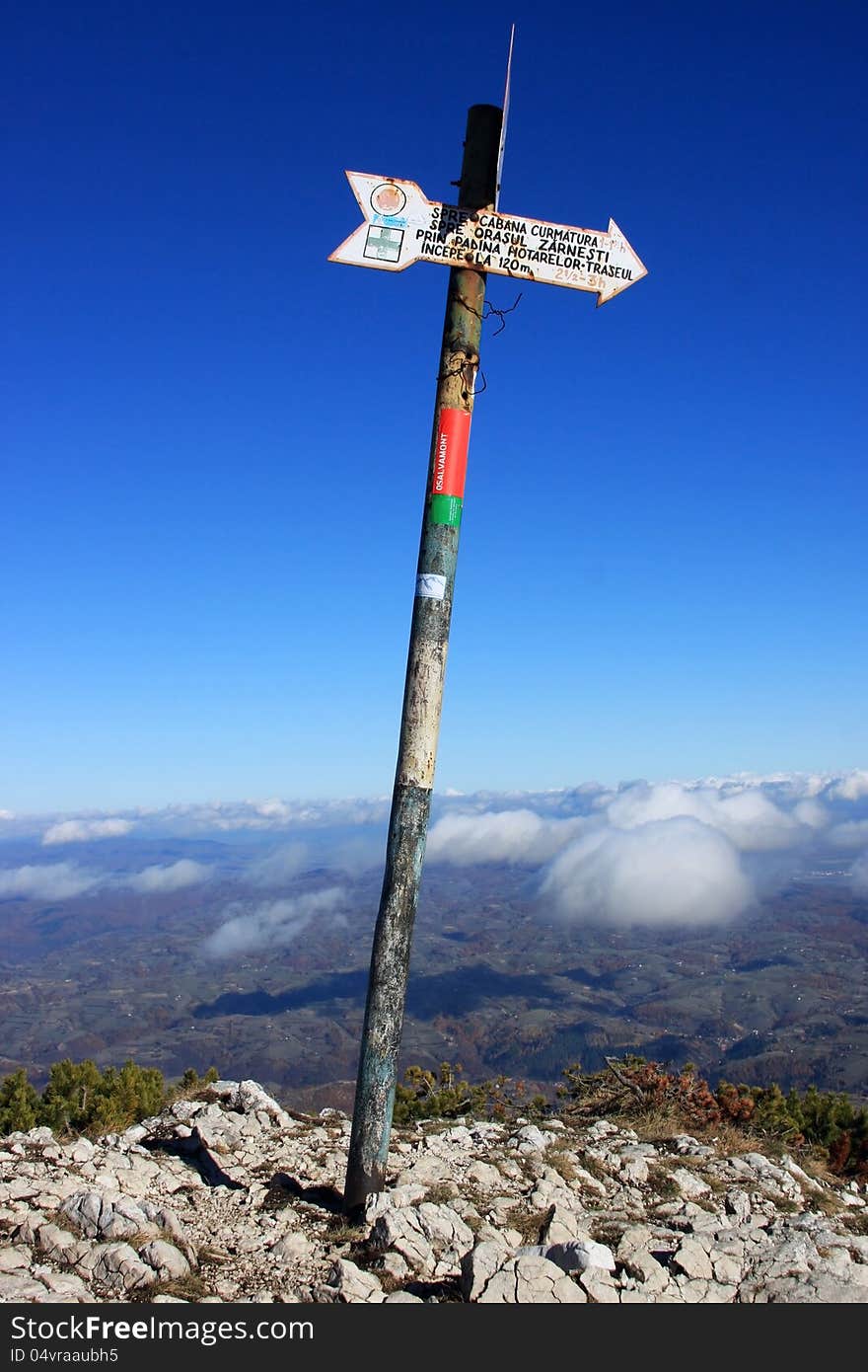 This image presents an mountain indicator on top of a peak on Piatra Craiului