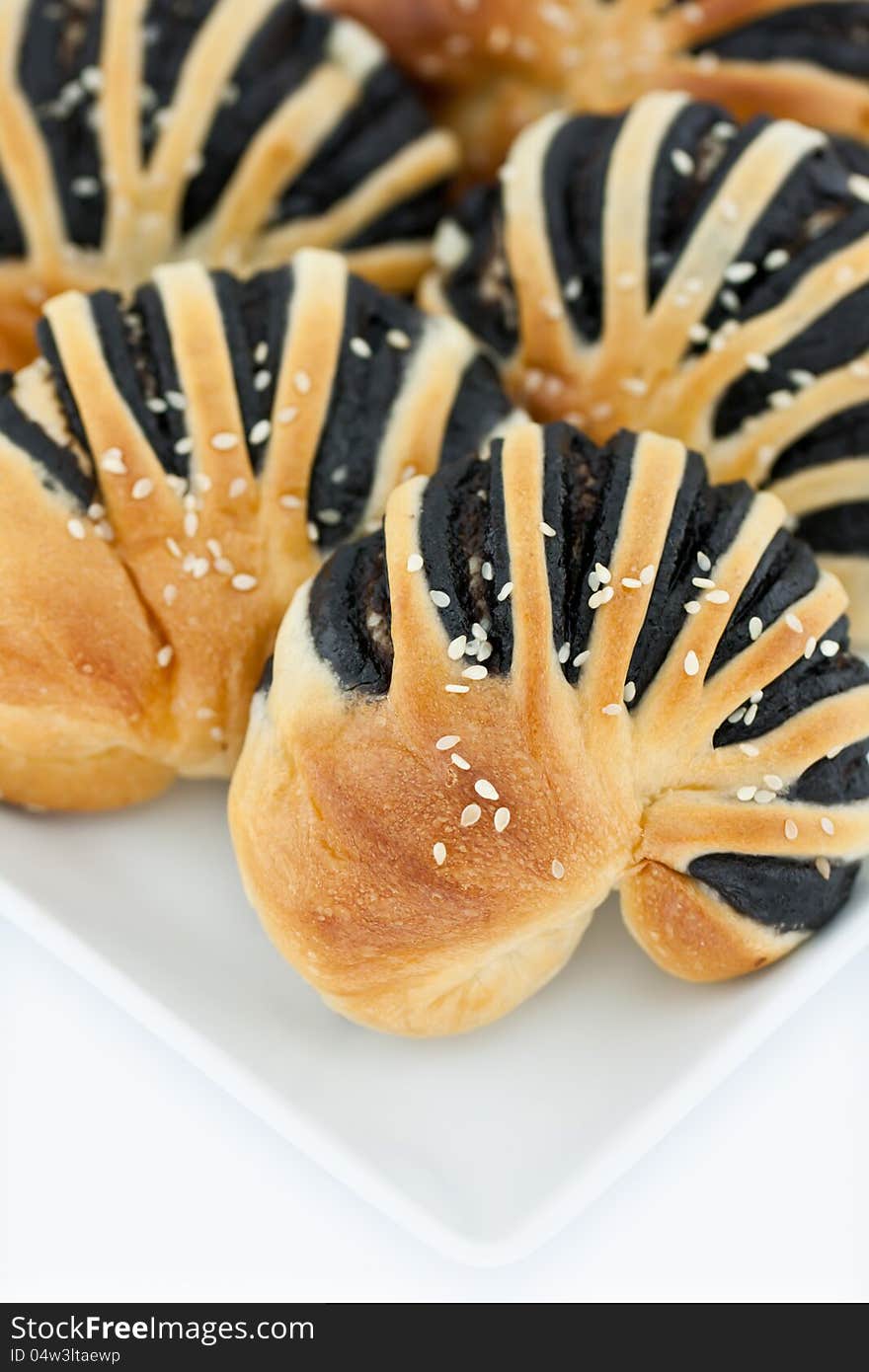 Sweet bread with black sesame cream