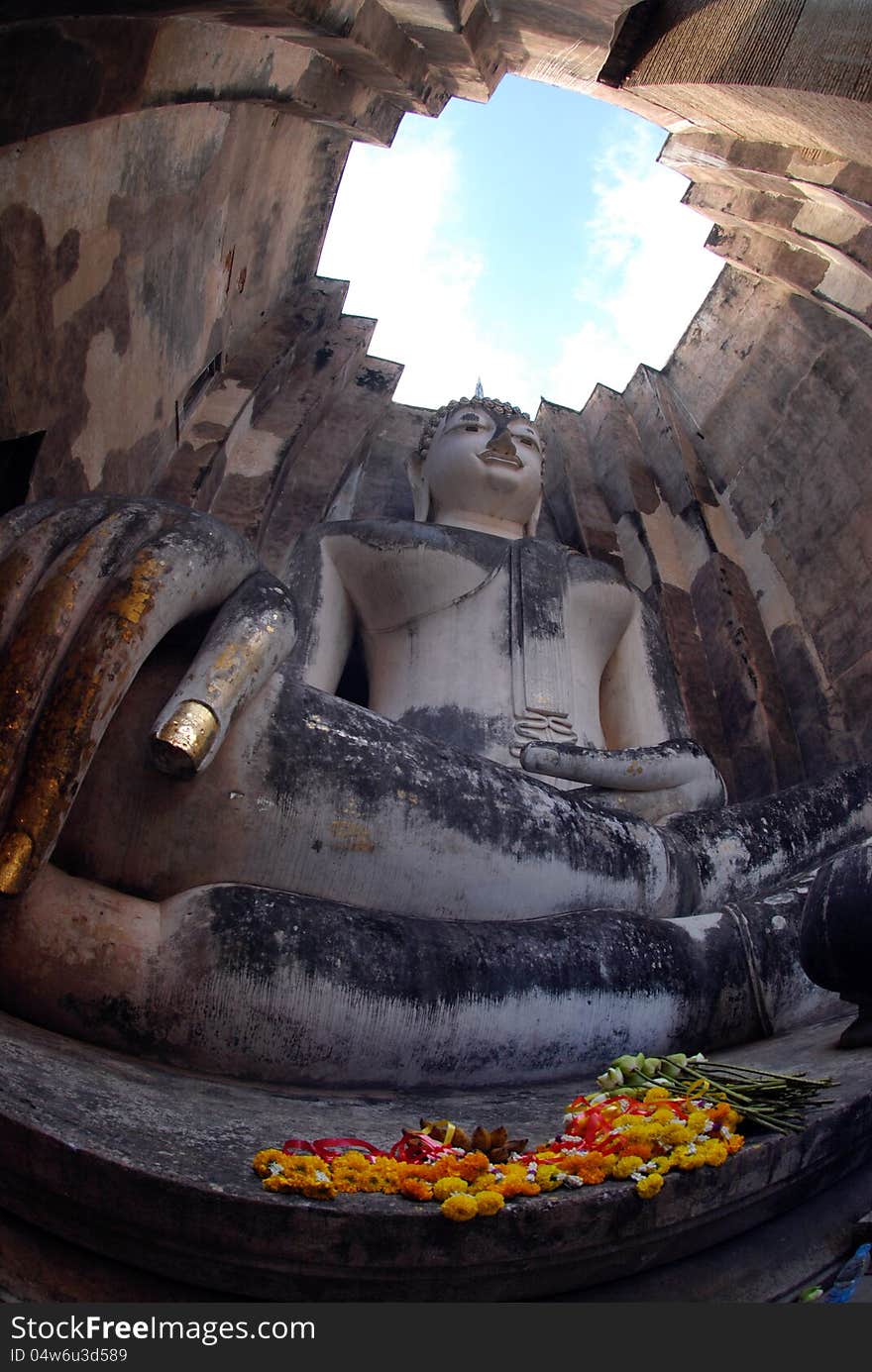 The Phra Atchana Buddha image at Wat Si Chum.