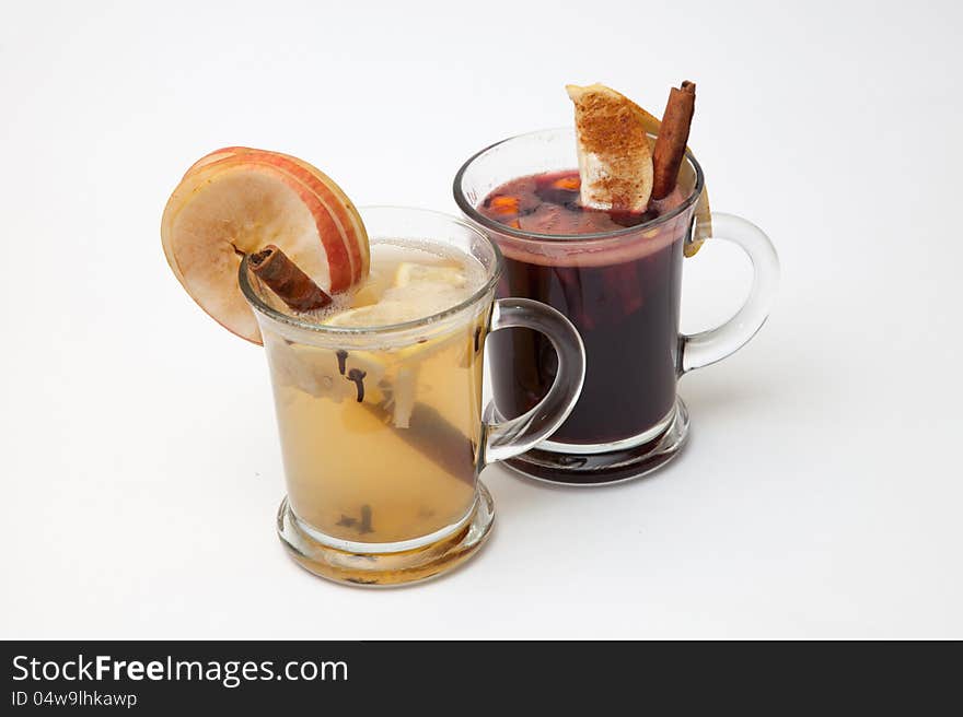 Mulled wine with slice of orange and spices