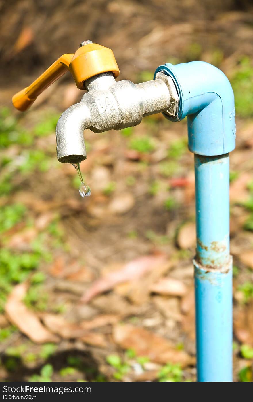 The faucet mends to throw blue that have the water flows