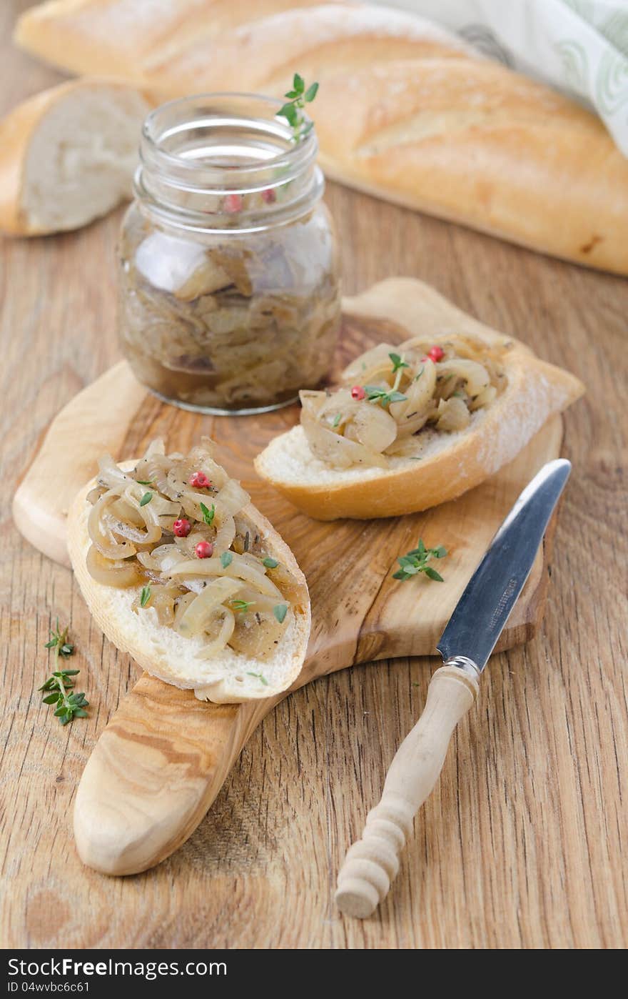 Confit of shallots on a piece of baguette