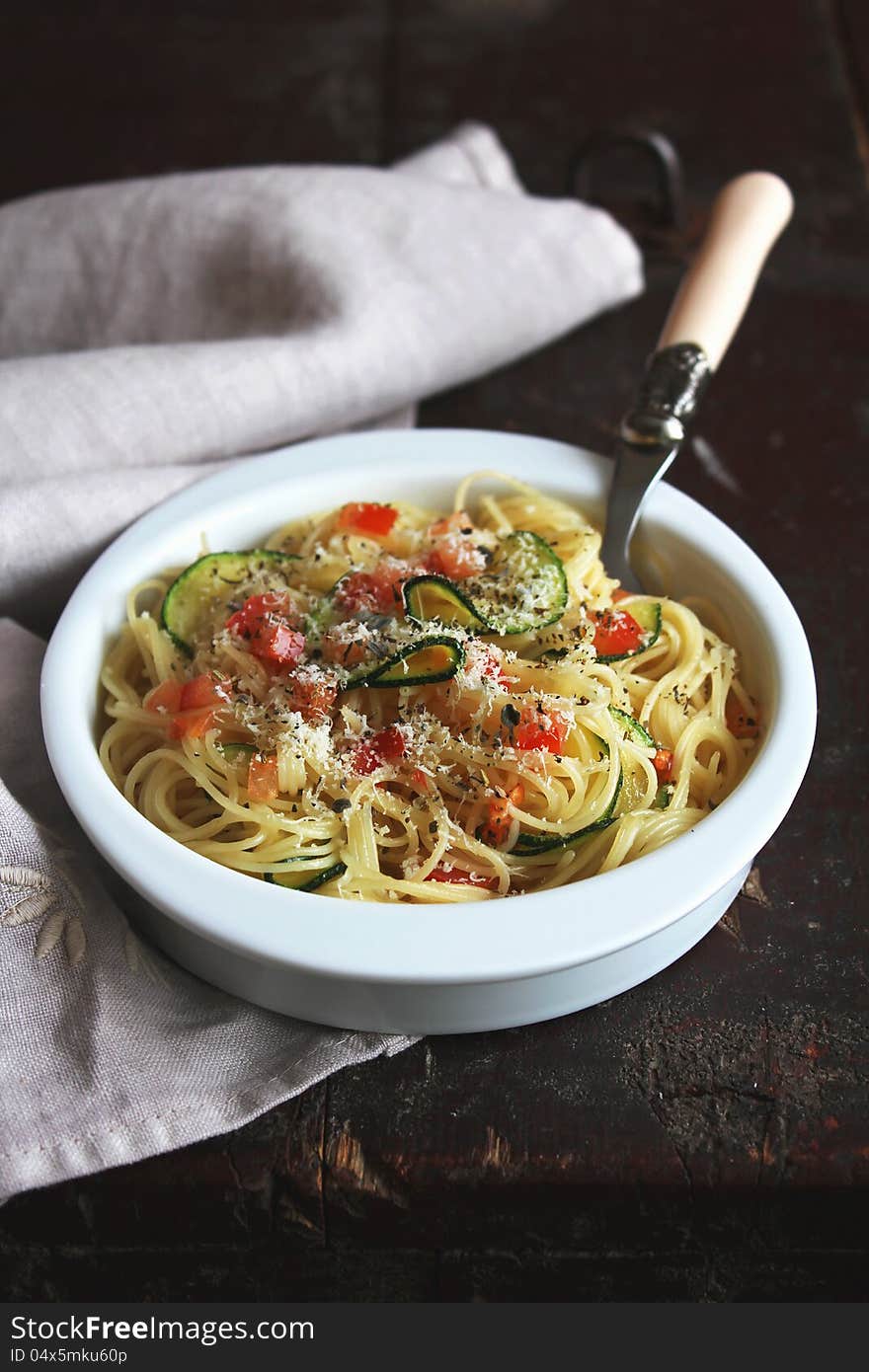 Spaghetti with vegetables and parmesan cheese