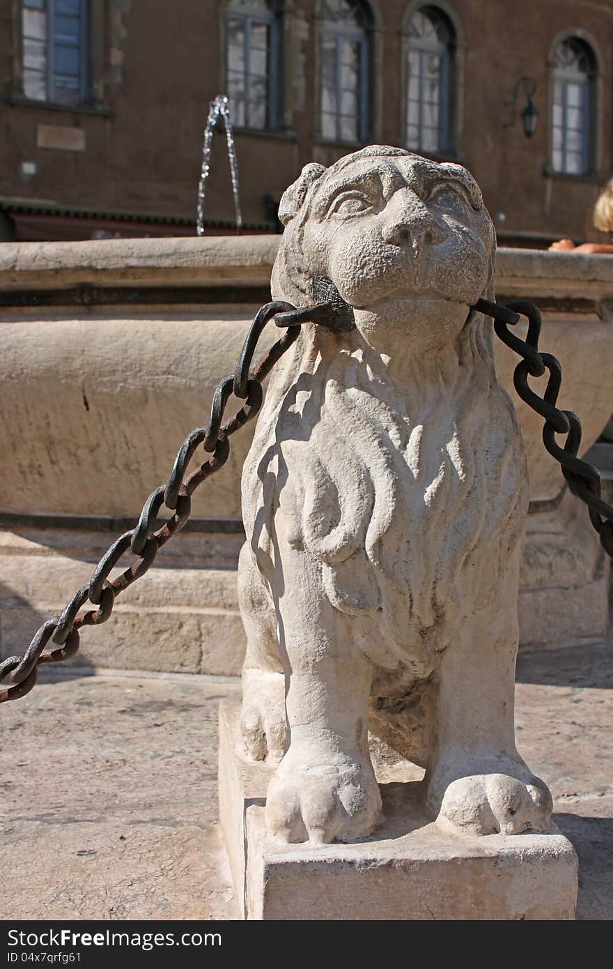 Contarini Fountain in old town, Piazza Vecchia, Bergamo, Italy