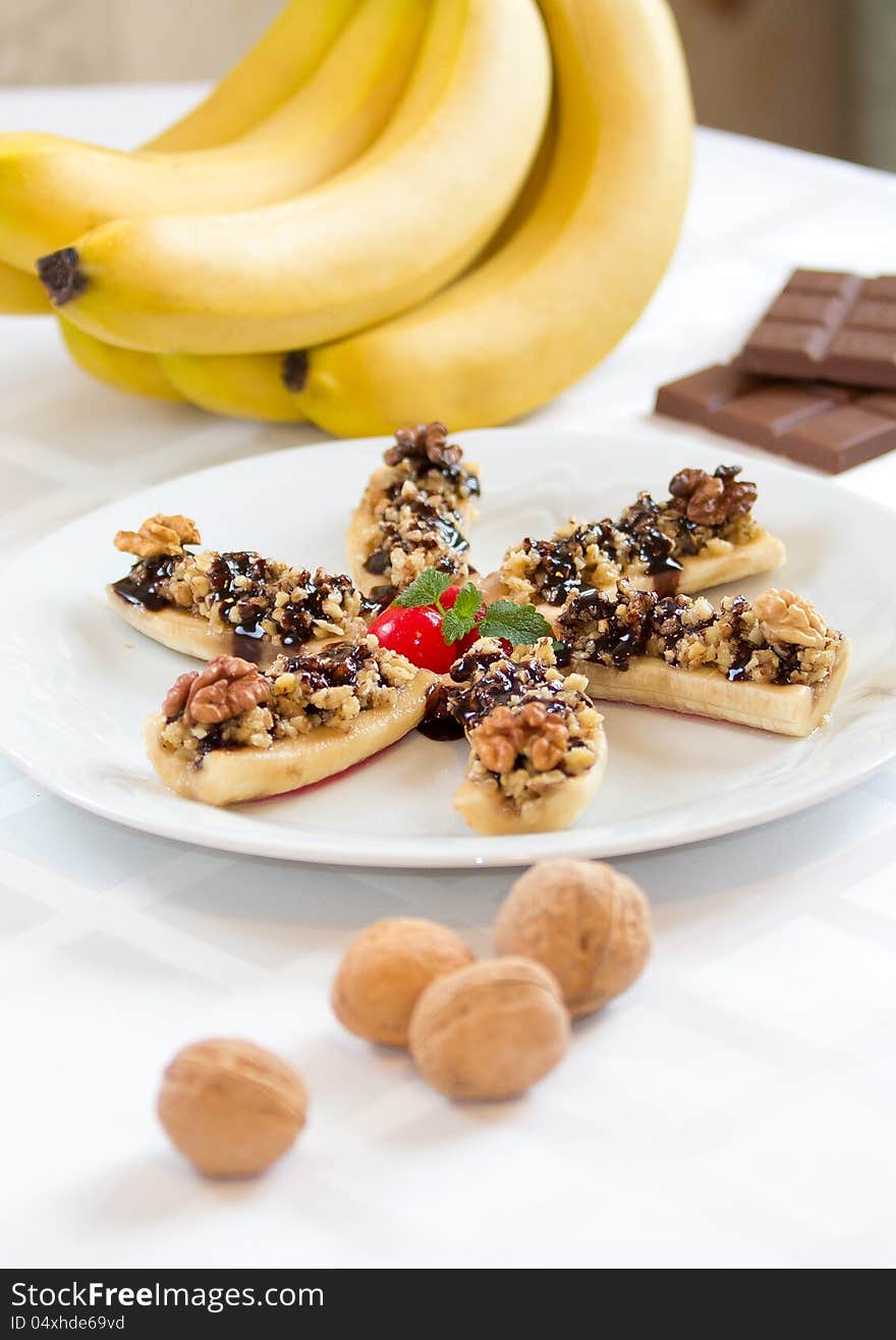 Dessert with bananas and walnuts