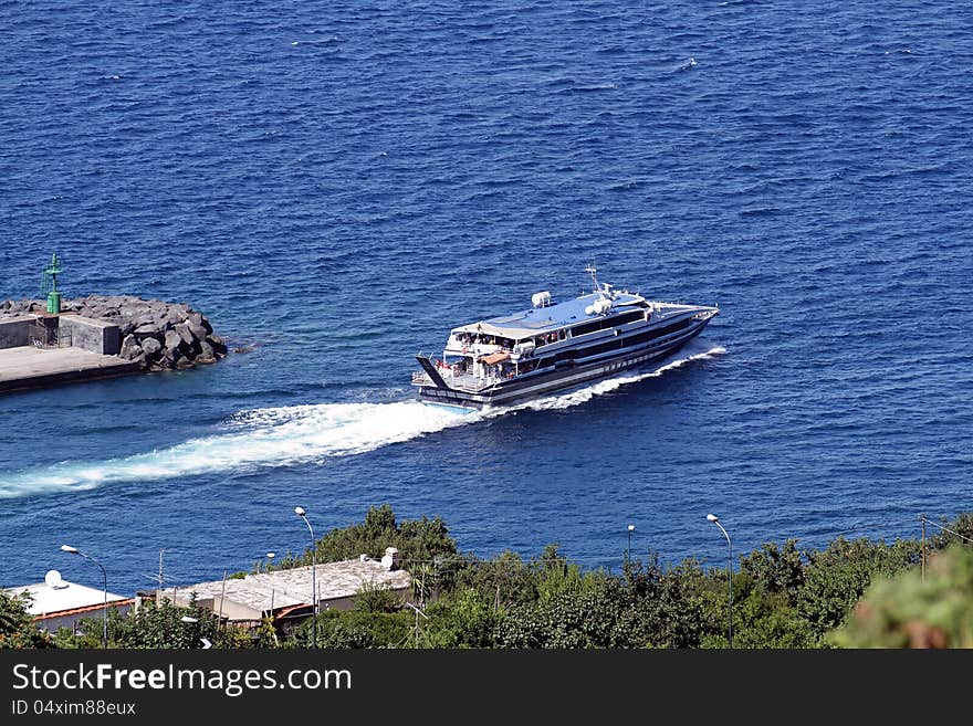 Coastal cruise from Capri Island to Naples leaving port.