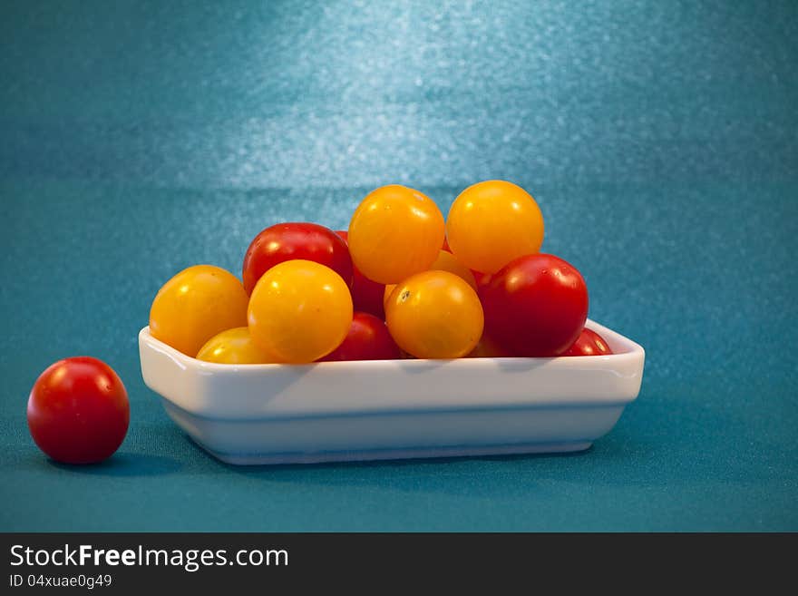 Red and yellow cherry tomatoes