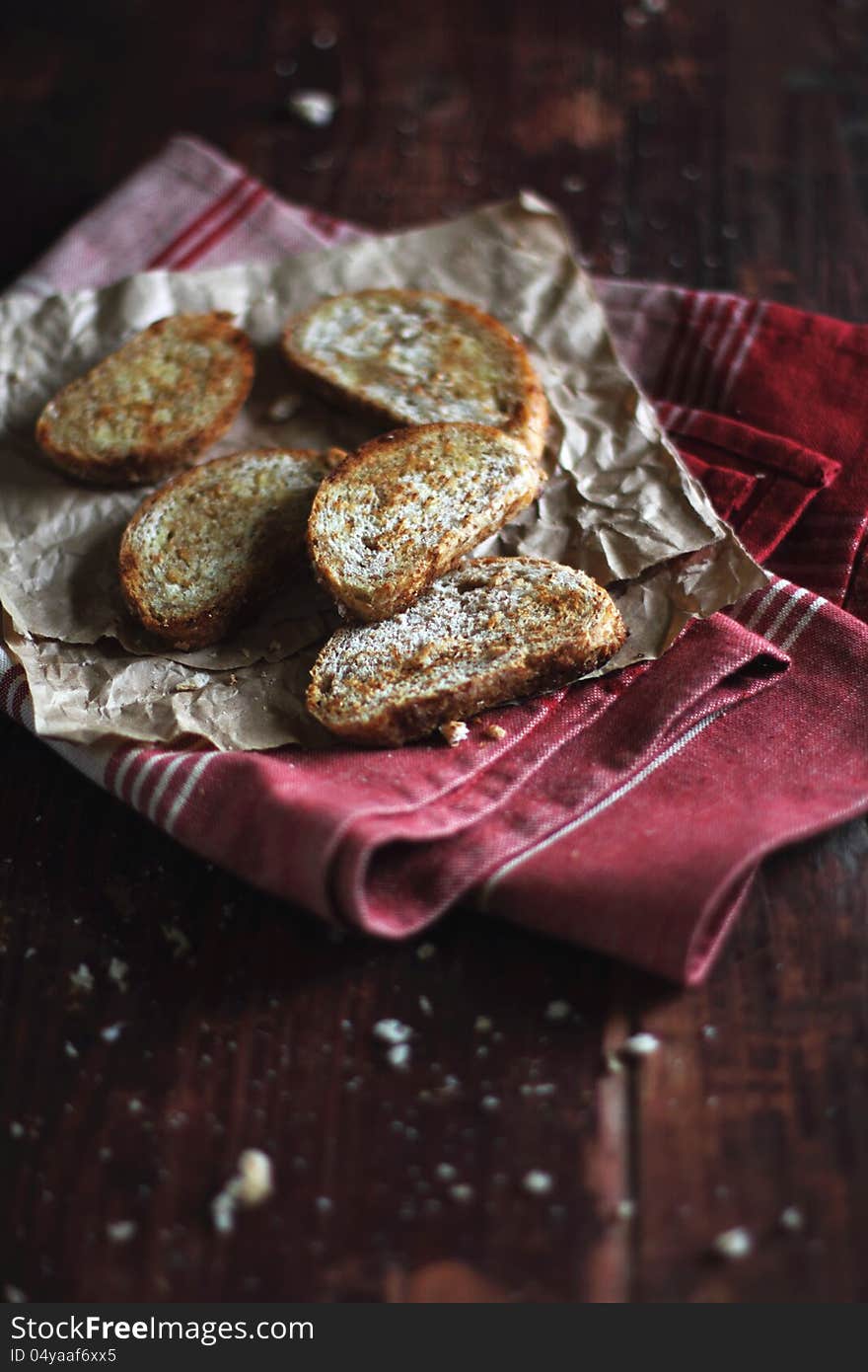 Honey croutons on kitchen towel