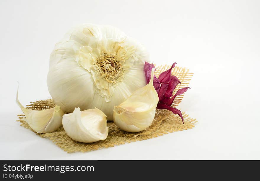 Garlic with cloves on the jute fabric (Allium sativum). Garlic with cloves on the jute fabric (Allium sativum)