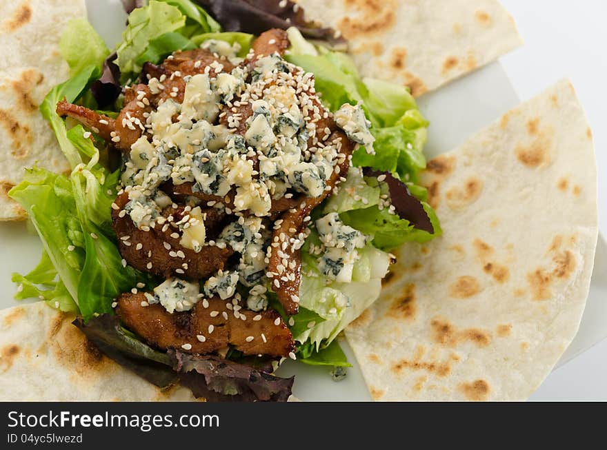 Asian chicken salad with pita bread