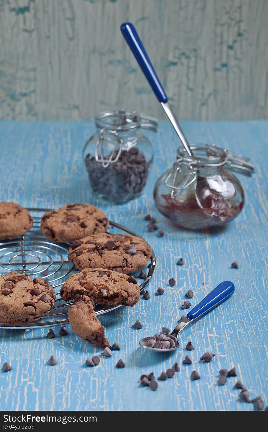 Side view of biscuits with chocolate drops and jam