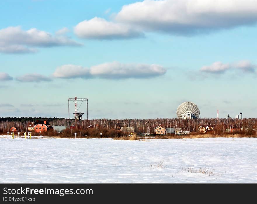 Astronomy equipment: wideband low-noise receivers and parabolic antenna satellite communications. Astronomy equipment: wideband low-noise receivers and parabolic antenna satellite communications