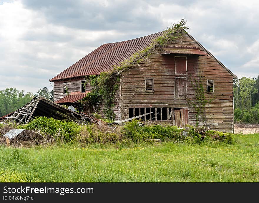 An old brokedown country house located in south-east Virginia. An old brokedown country house located in south-east Virginia.