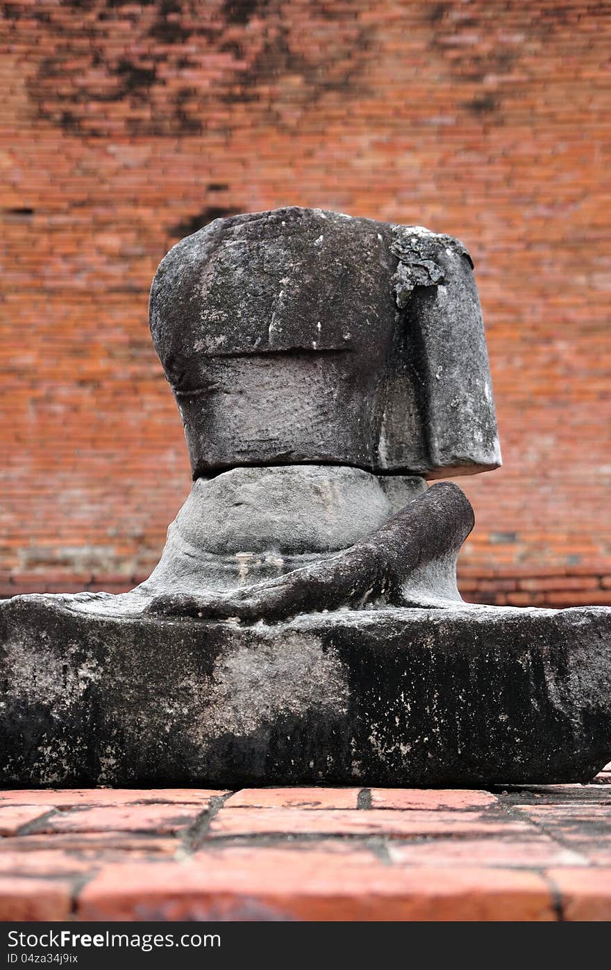 Ruined buddha statue