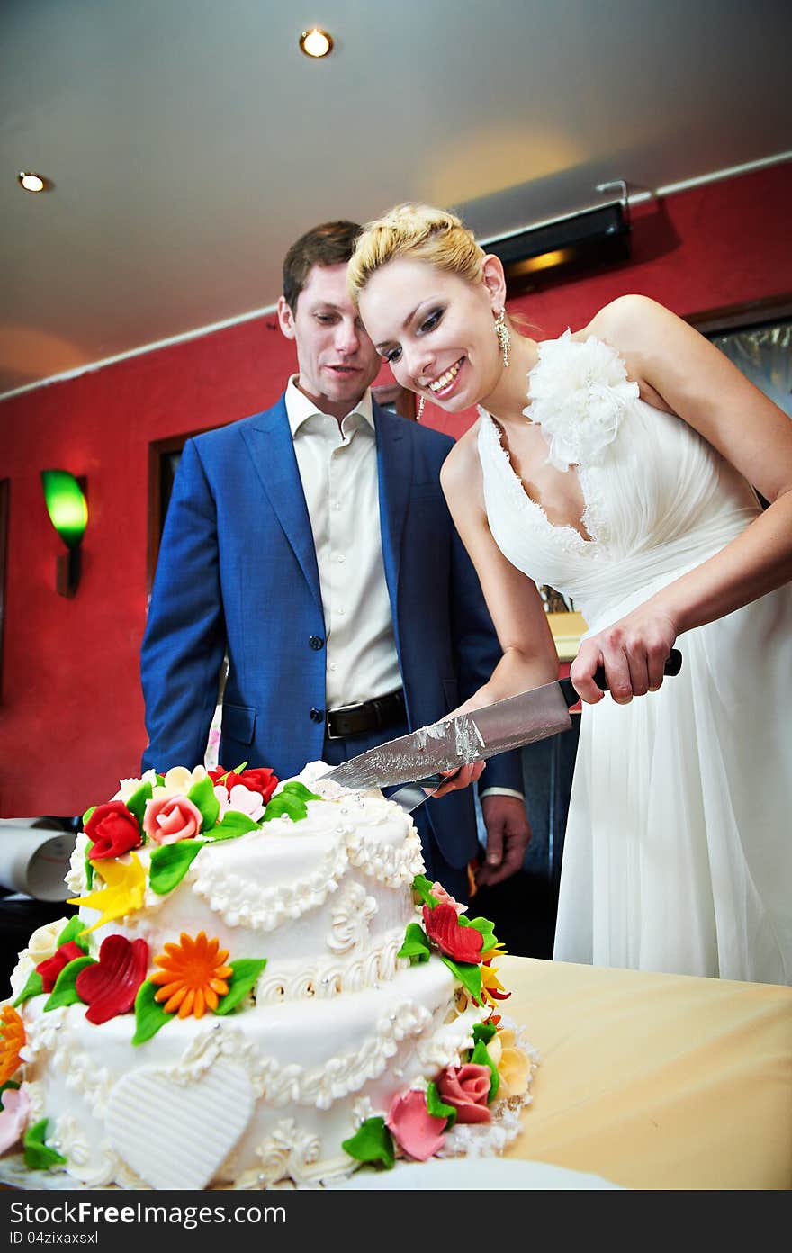 Cutting the cake newlyweds on wedding day