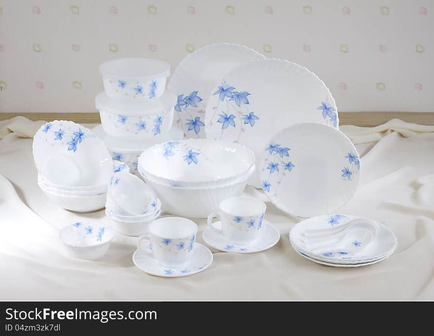 Nice flower pattern dish ware