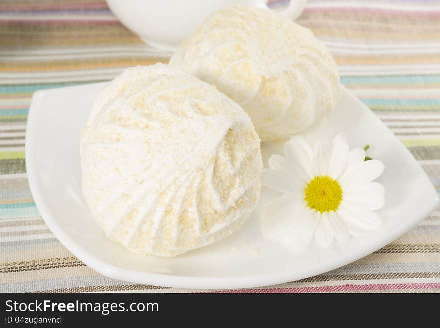 Air marshmallows on a plate, closeup