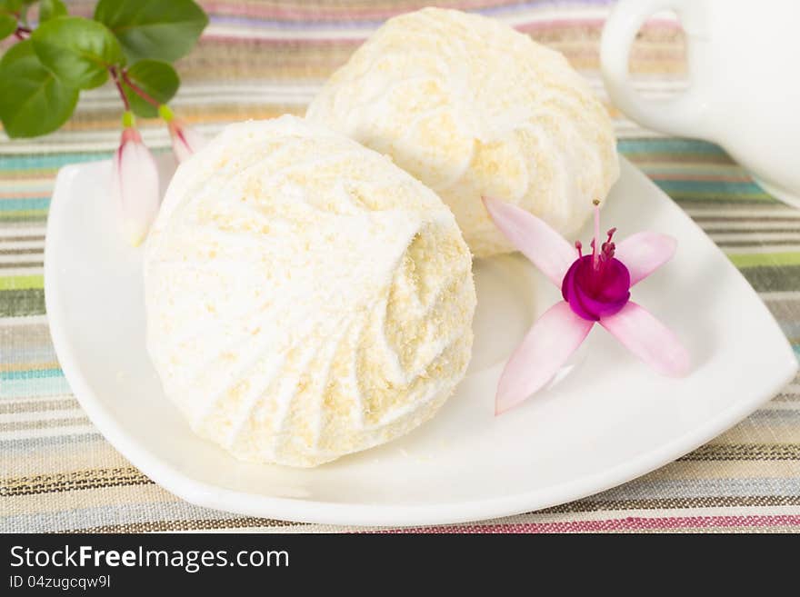 Marshmallows on a plate, closeup