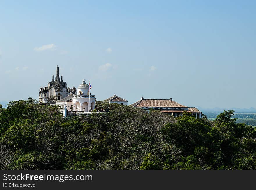 King Monument. King Rama. The pagoda-style building fortifications porch, with the top five large pagoda in the middle. King Monument. King Rama. The pagoda-style building fortifications porch, with the top five large pagoda in the middle.