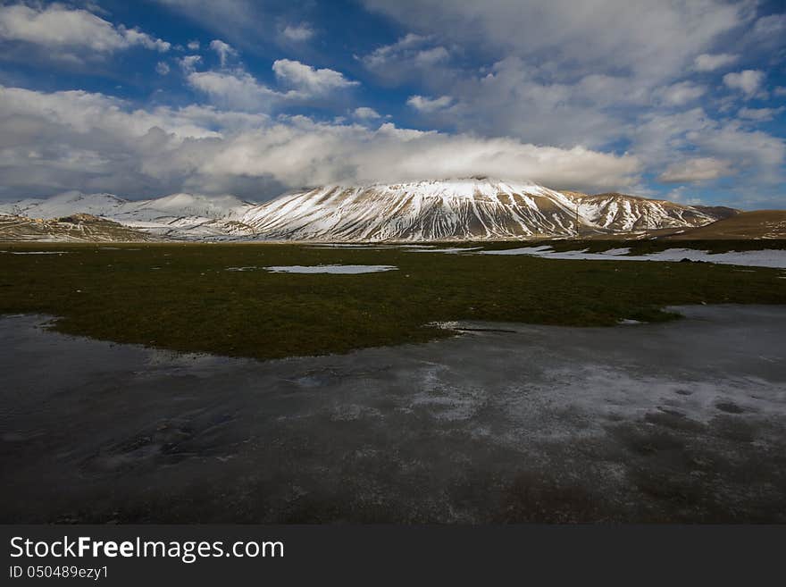 Vettore mountain and Castelluccio in the winter season