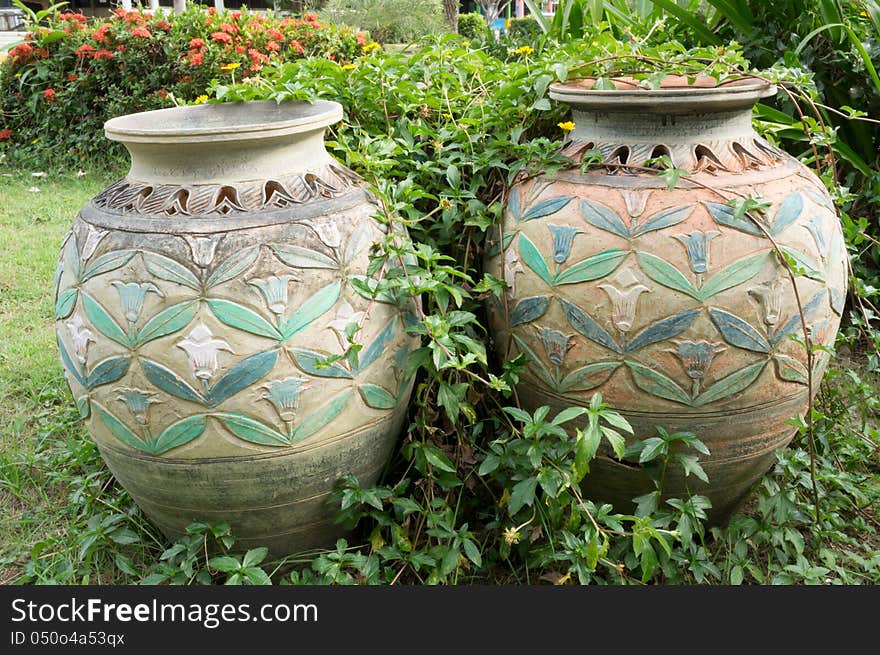 Containers made ​​of earthenware. Containers made ​​of earthenware.