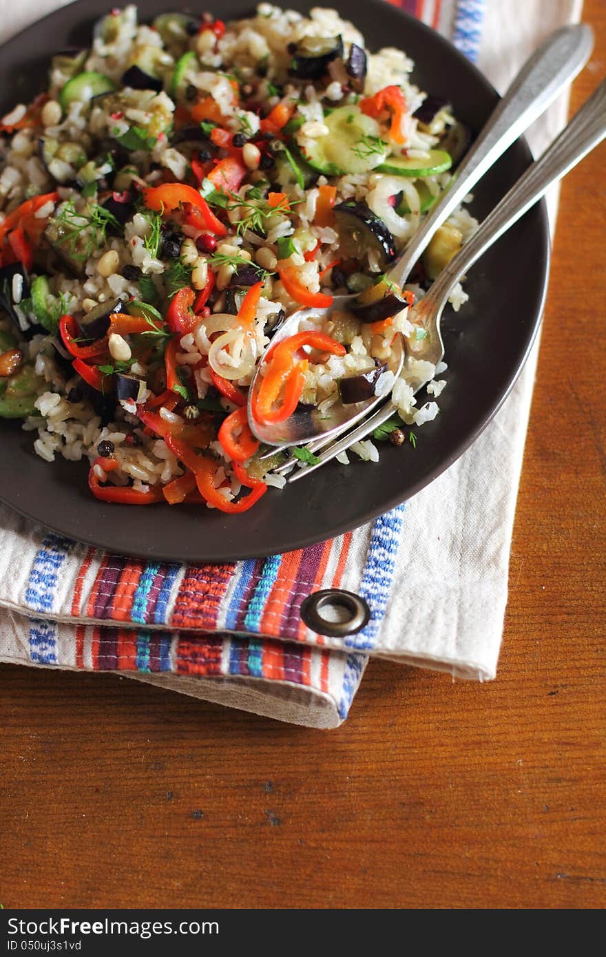 Brown rice with vegetables and nuts