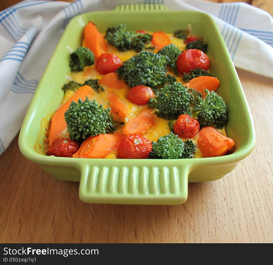 Gratin with broccoli,cherry tomatoes and carrots