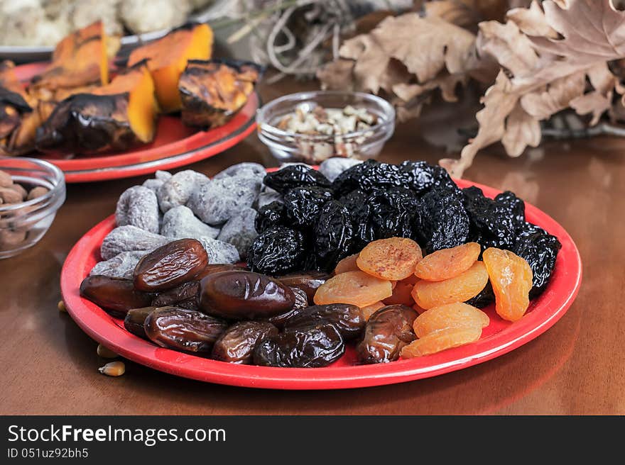 Different dried fruits