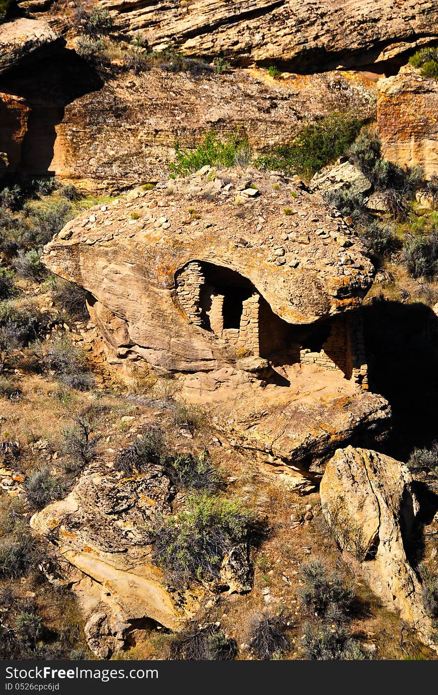 The Anazazi ruin Boulder House at Hovenweep National Monument