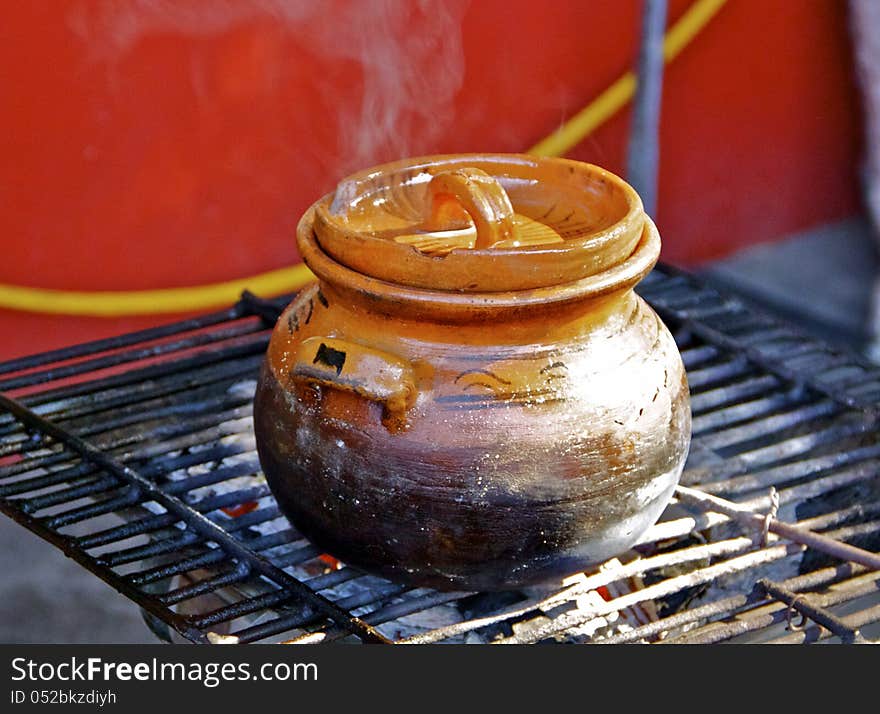 Traditional earthen cookware, Mexico