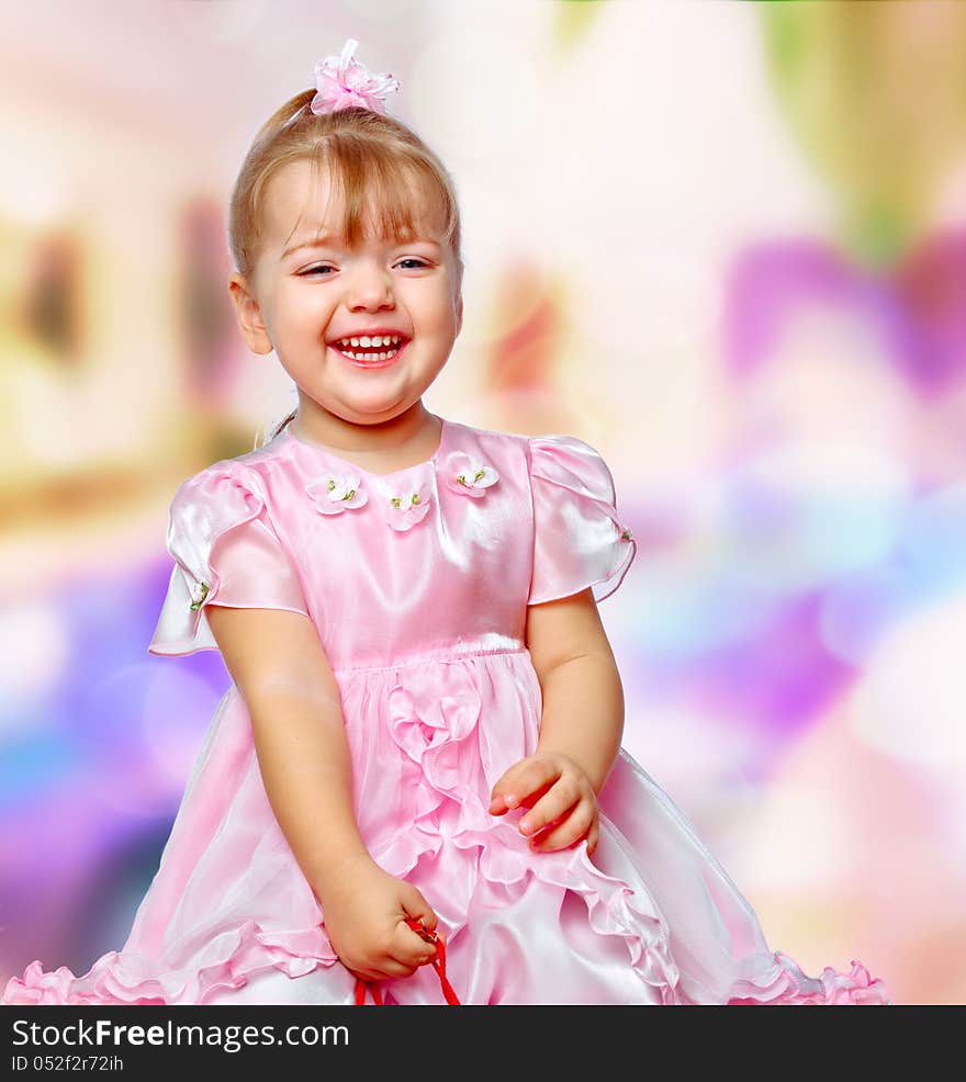 girl in the mall holding a gift