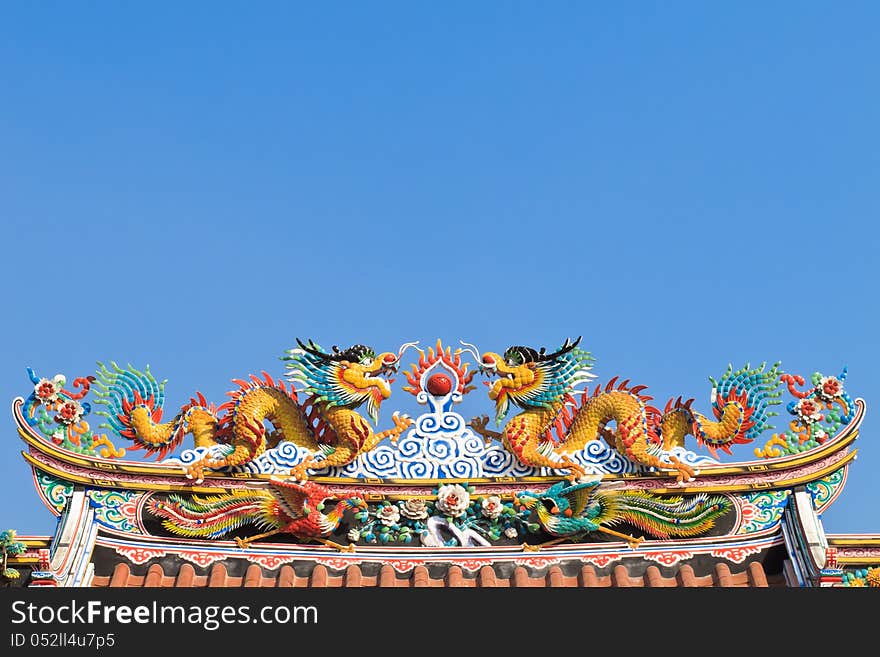 Twin Chinese dragon on the temple roof with blusky