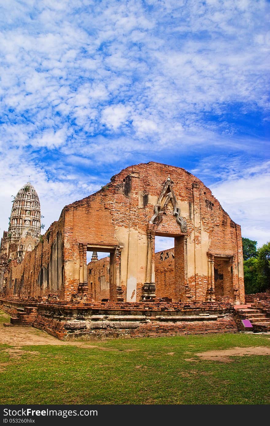 Old broken Budha temple in Thailand. Old broken Budha temple in Thailand