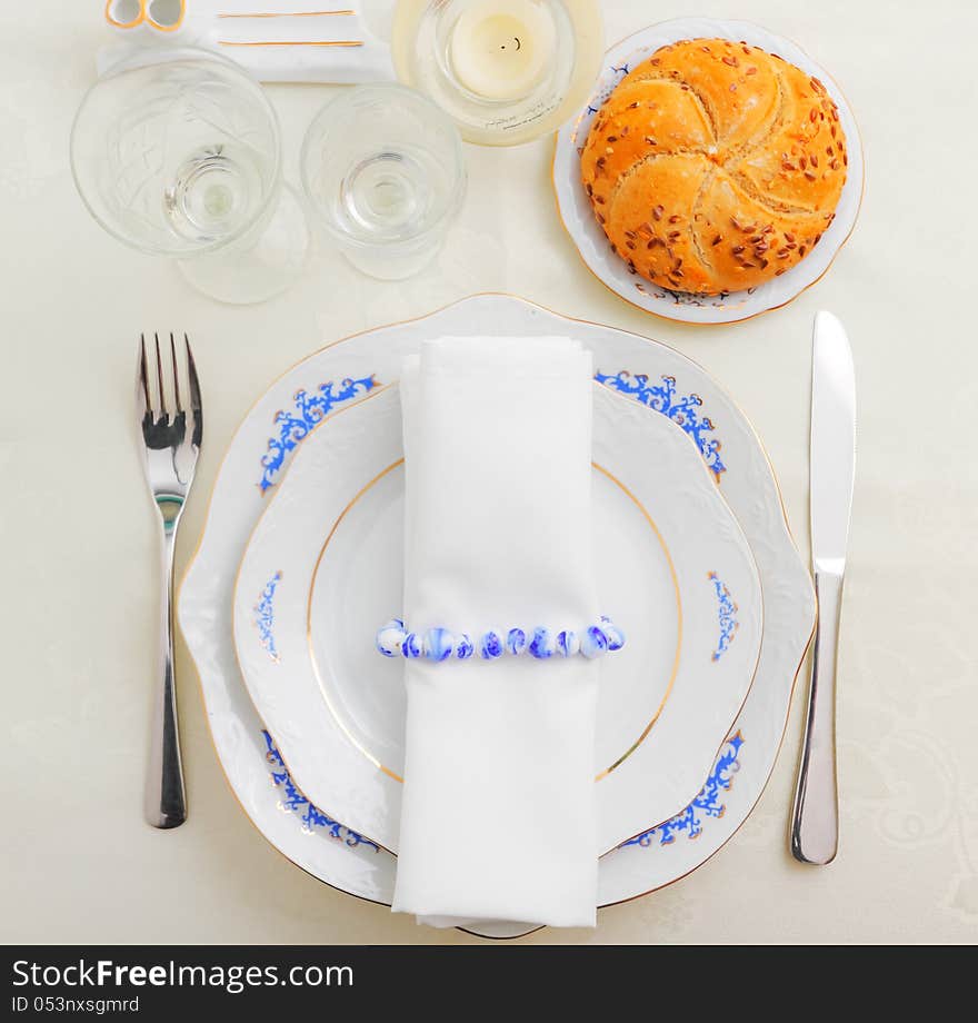 Elegant winter table setting in white and blue