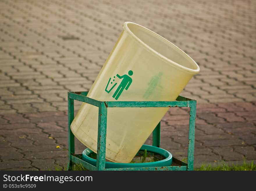 Empty bin in the park