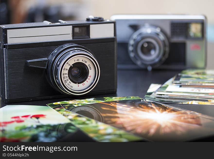 Vintage foto cameras with paper pictures. Vintage foto cameras with paper pictures