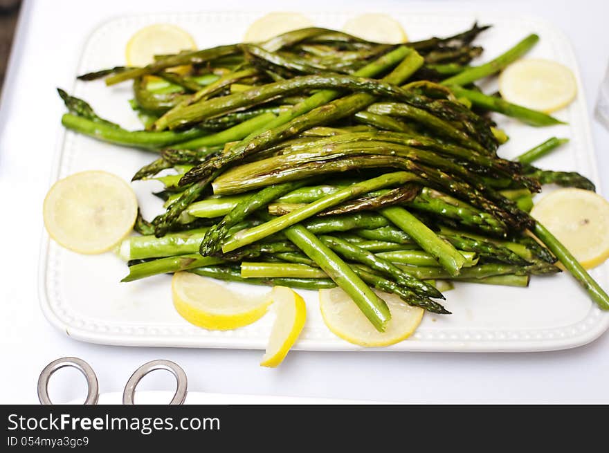 Grilled Asparagus With Lemon Wedges