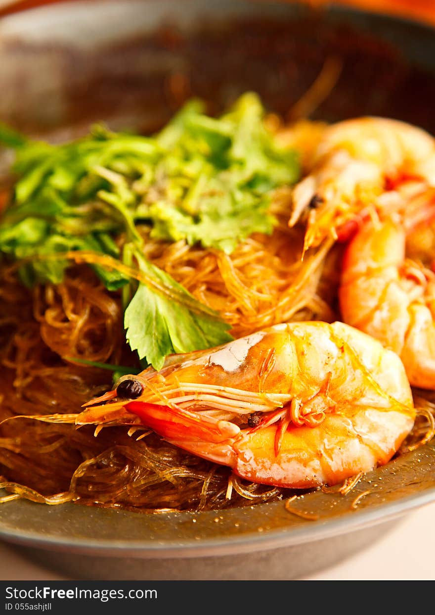 Shrimp potted with vermicelli in Thailand