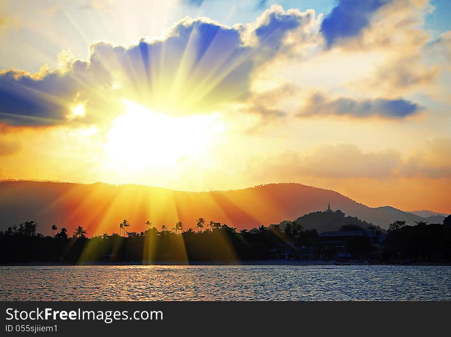 Beauty sunset at the ocean