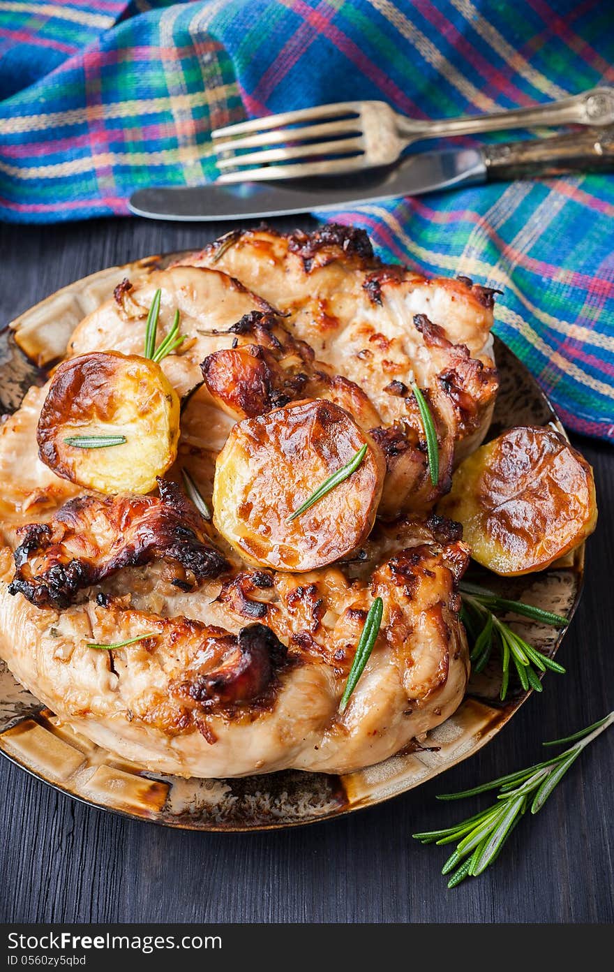 Grilled chicken with potatoes and rosemary