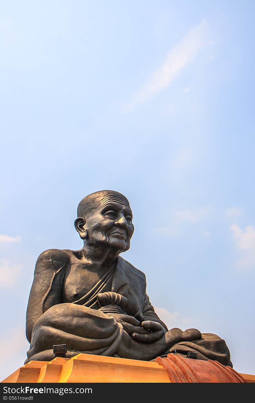 Luang Pu Thuad Buddha statue