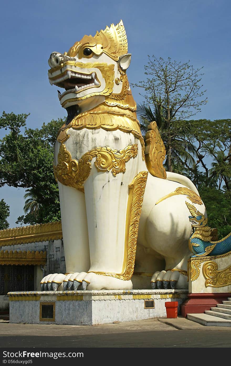 The beautiful chinthes are the guards of the Shwedagon Pagoda. Photo was taken in Yangon, Myanmar. The beautiful chinthes are the guards of the Shwedagon Pagoda. Photo was taken in Yangon, Myanmar.