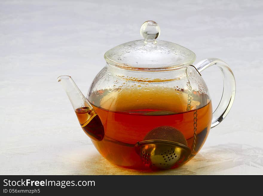 Teapot with tea strainer