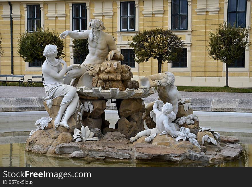 Fountain Sculpture: Schonbrunn Wien Vienna, Austria