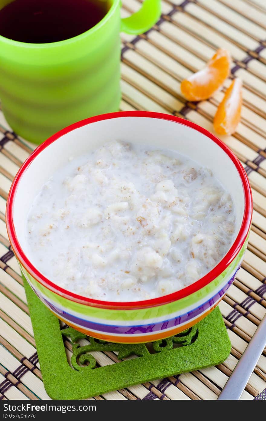 Wholegrain porridge with milk