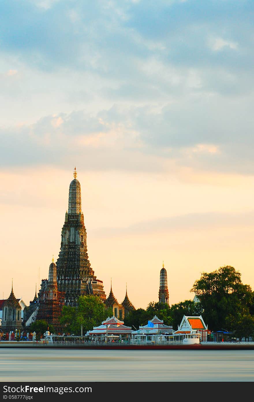 It is one of Thailand's famous landmark. It located in Chaophraya riverside, Bangkok. It is one of Thailand's famous landmark. It located in Chaophraya riverside, Bangkok.