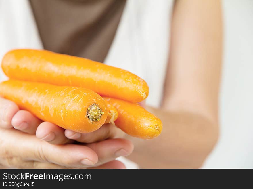 Image of hand holding carrot