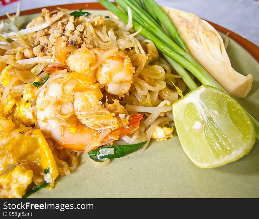 Stir fried noodle with shrimp