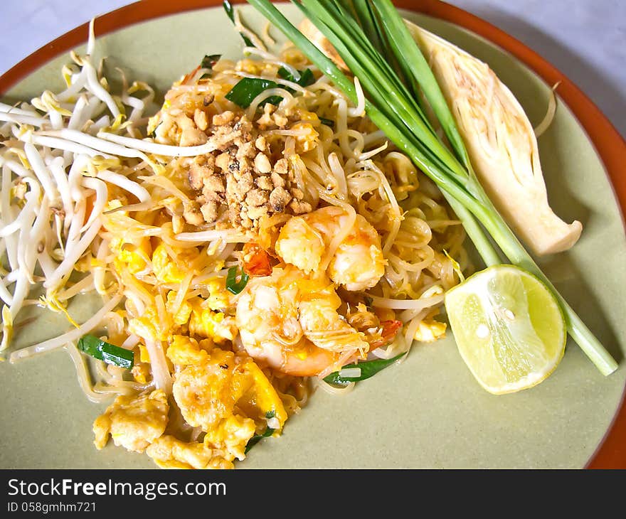 Stir fried noodle with shrimp