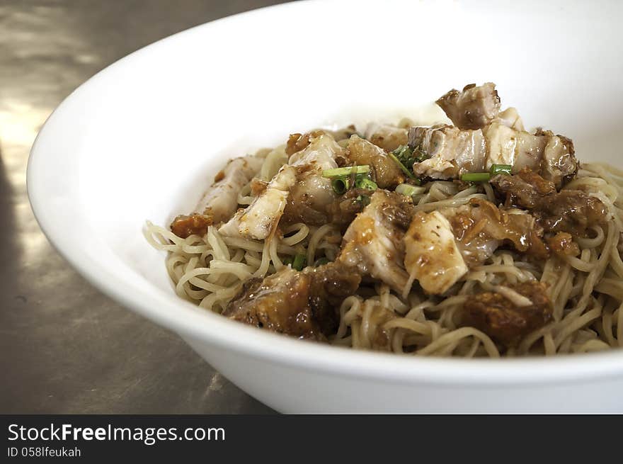 Thai food, sizzling crispy noodle